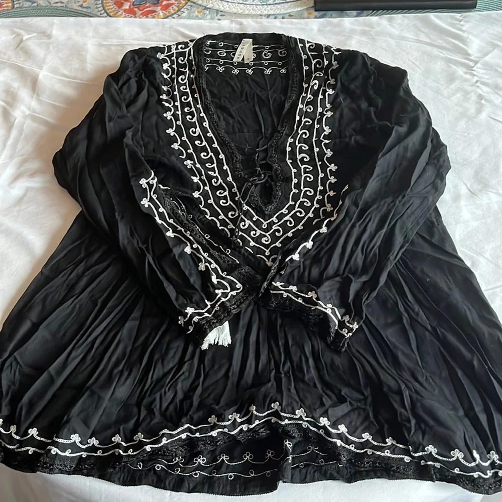 Roper Size M Blouse With White Stitching Pattern - Picture 1 of 6
